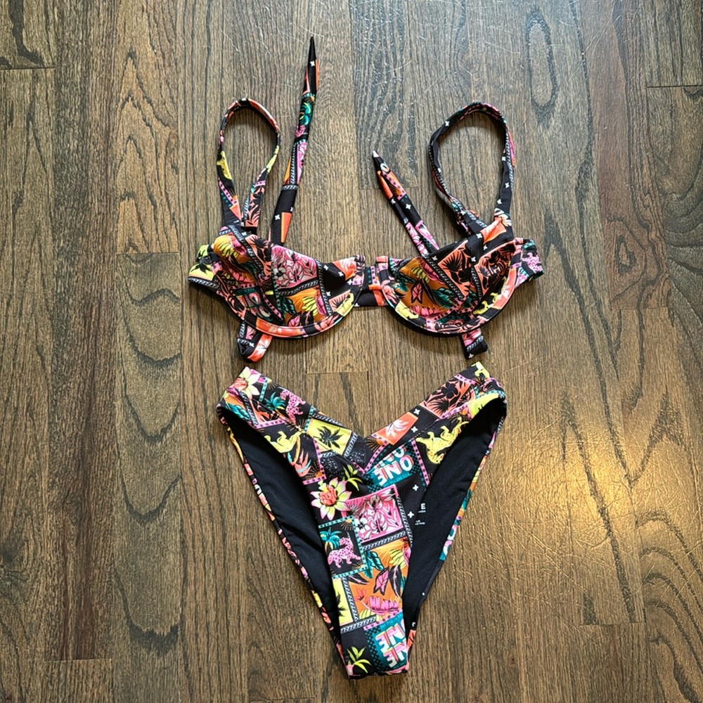NWOT OneOne Swimwear Two Piece Bikini Size Small Top Size XS Bottom